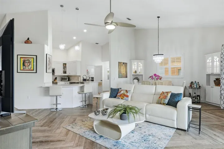 Living room &amp; dining room.