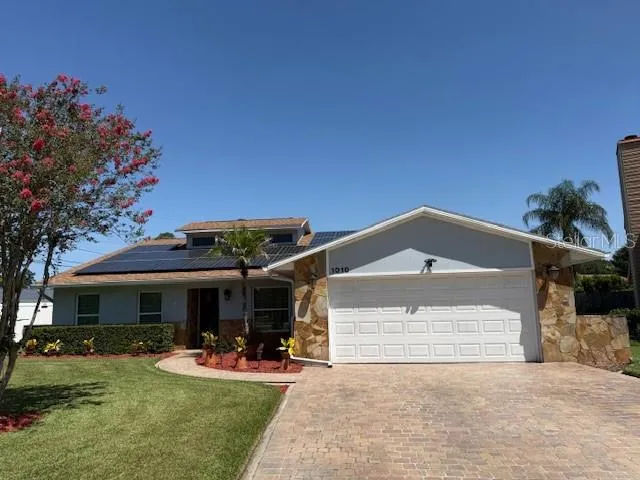 4 Bedroom/2.5 Bathroom Pool Home