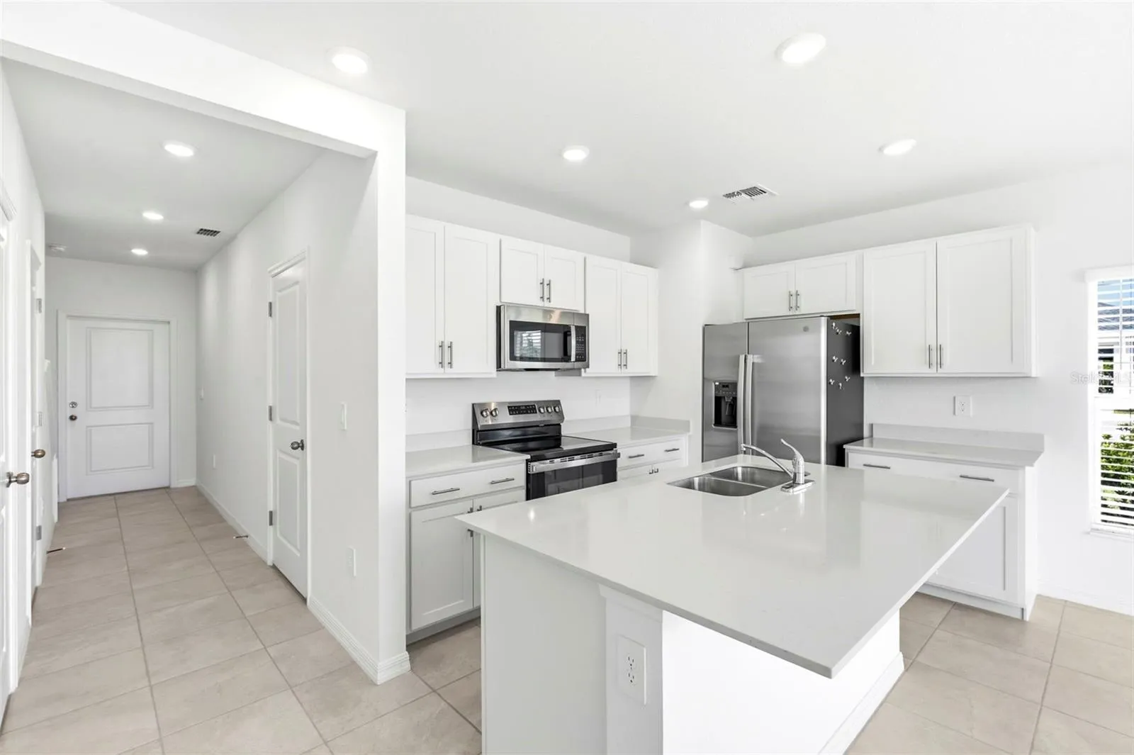 kitchen w/ stainless steel appliances