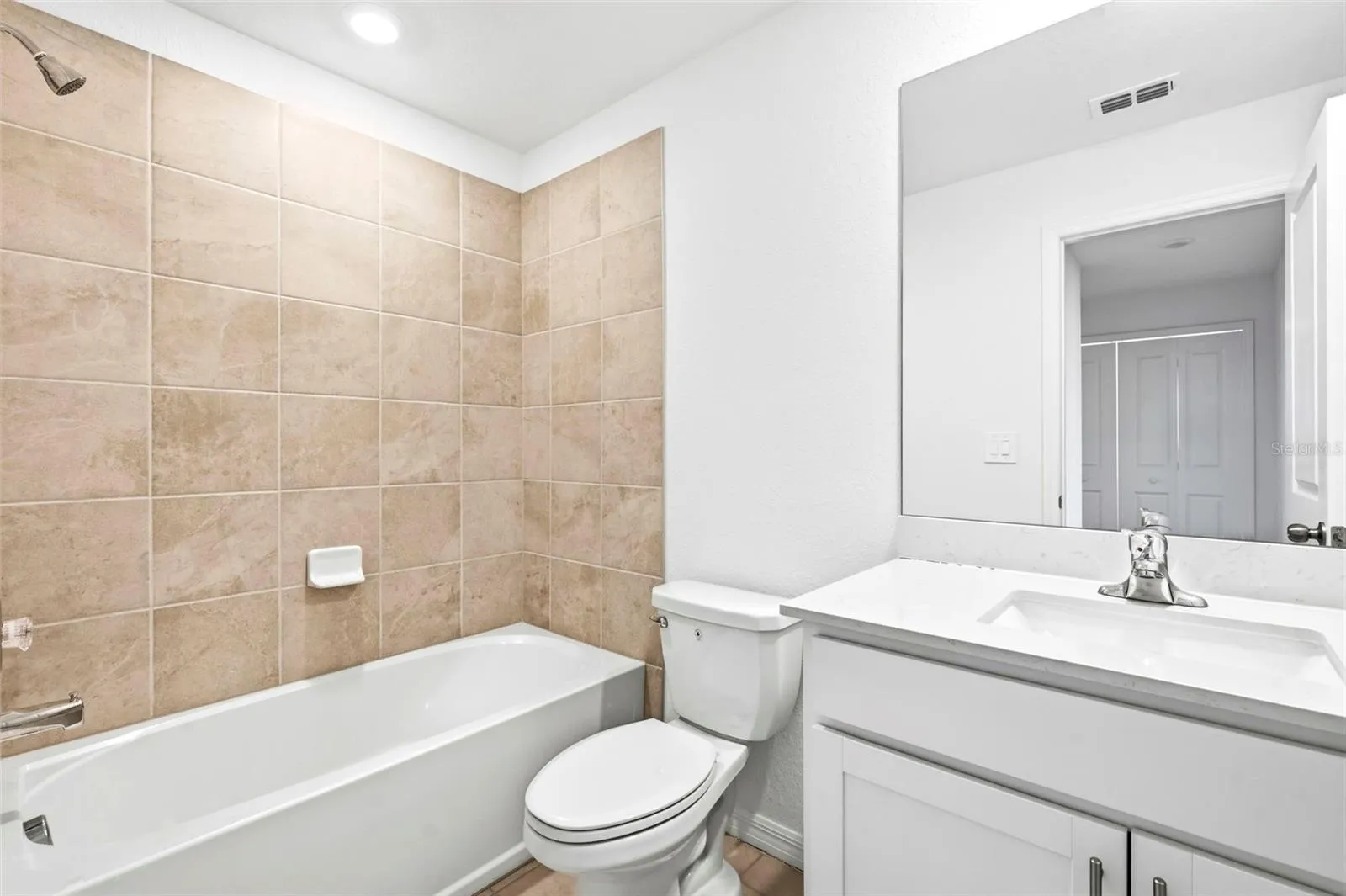 Bathroom 2 with tub