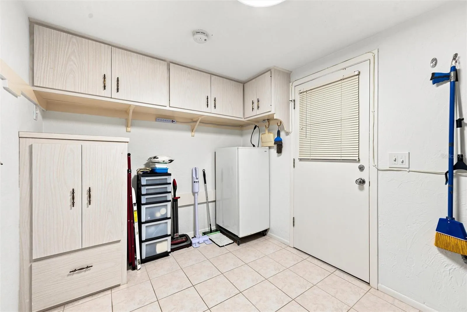 LAUNDREY ROOM STORAGE