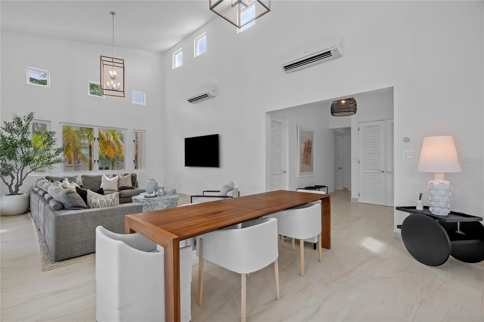 Dining/living room