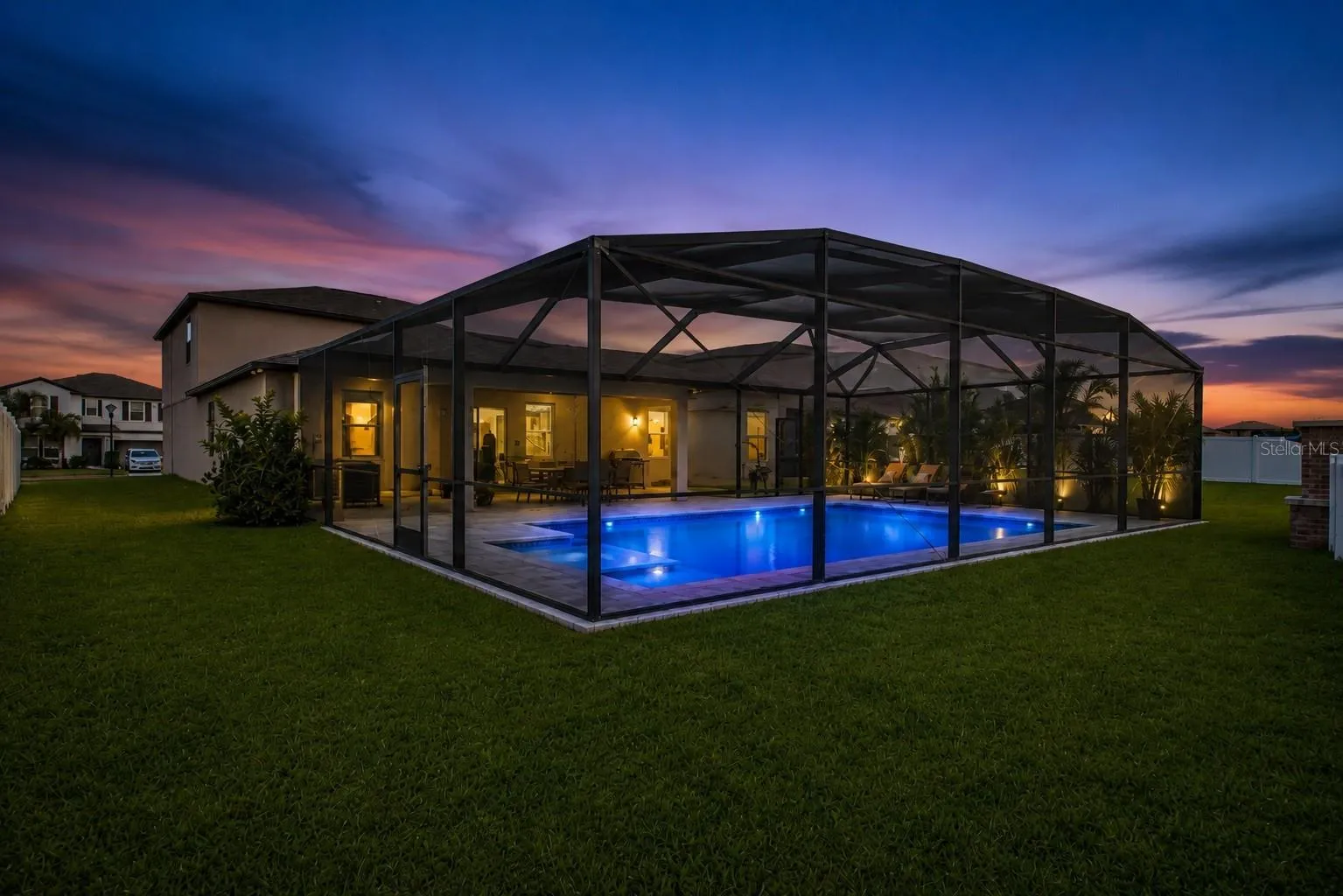 Backyard Pool Lanai Retreat - Virtually