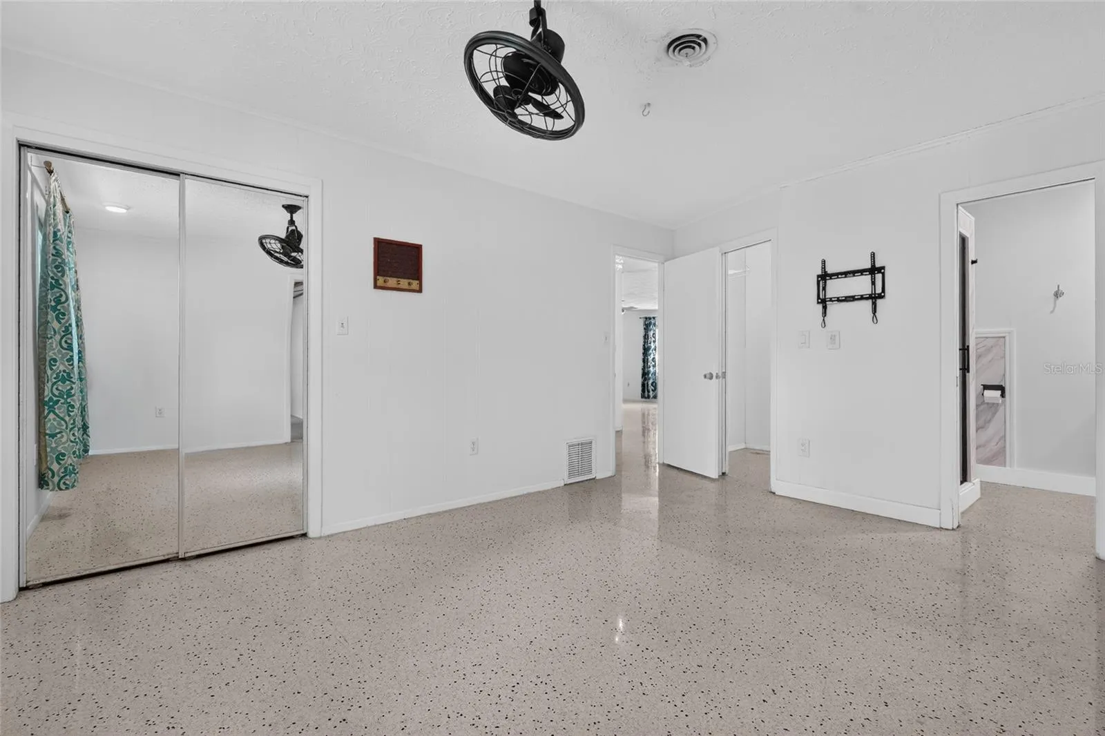 Primary suite