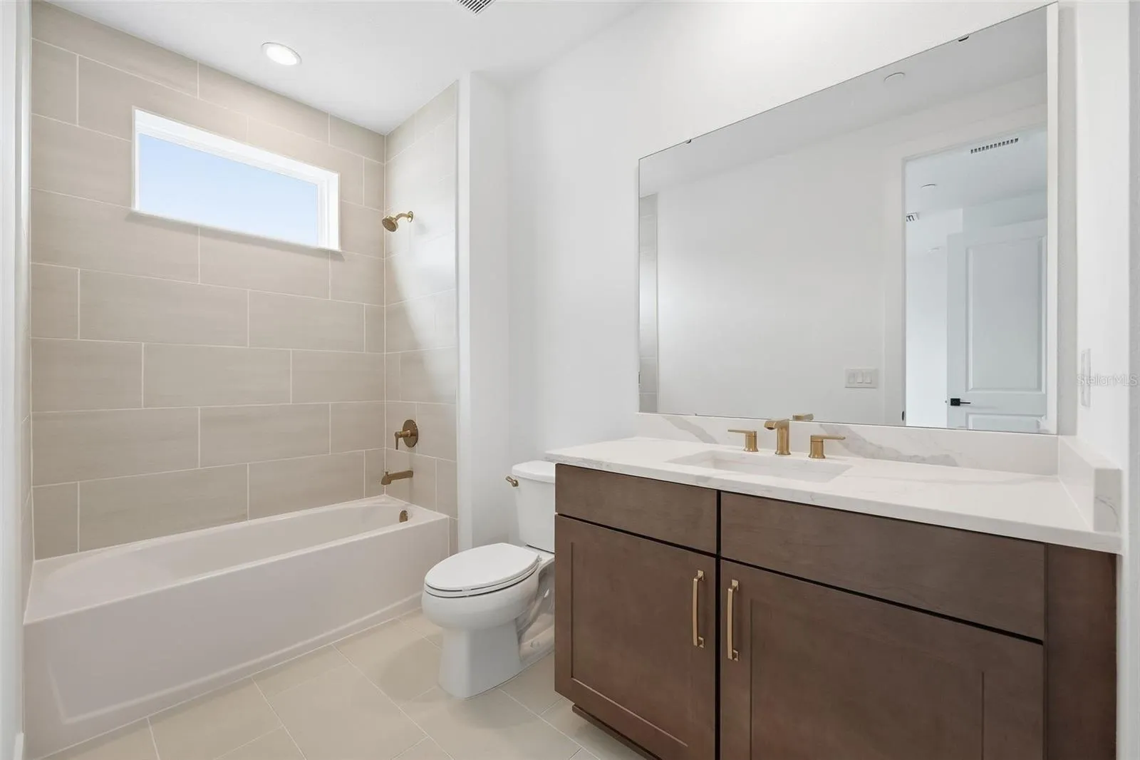 En suite bath on third floor