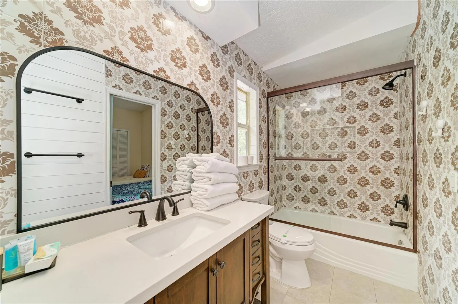 Jack-n-Jill Guest Bathroom