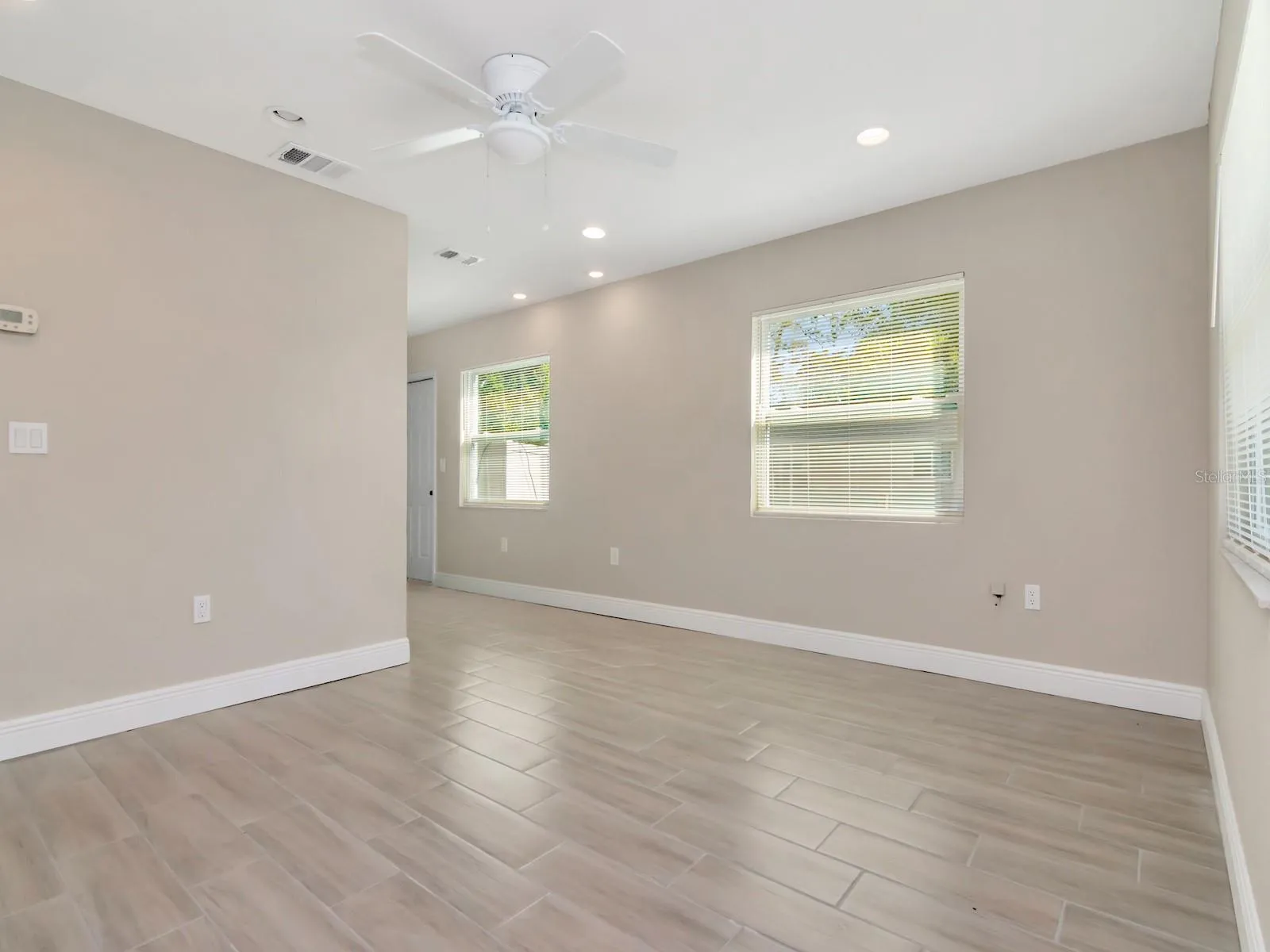 Living Area - Unit 1207