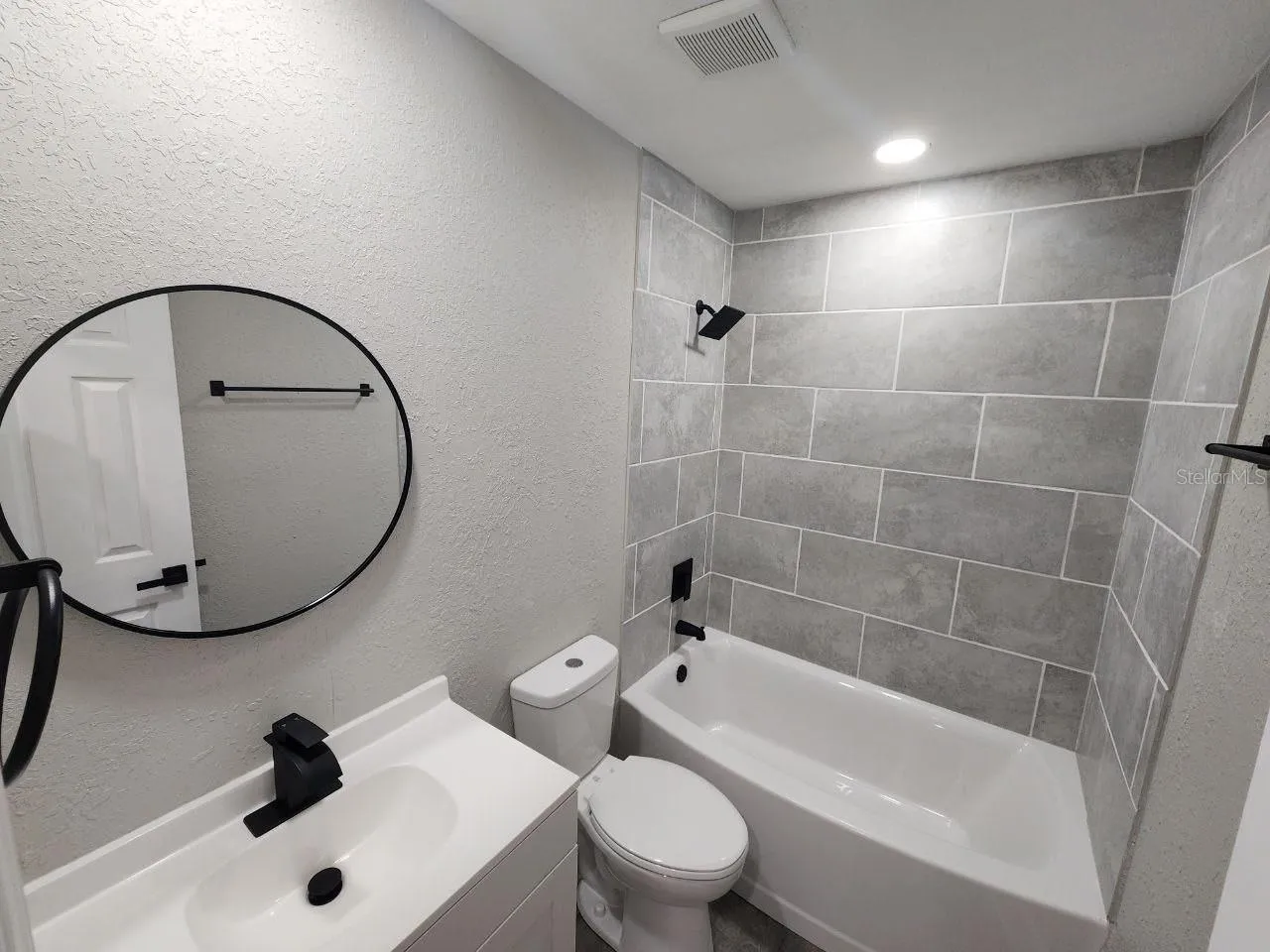 2nd Full Bathroom - Unit 1205