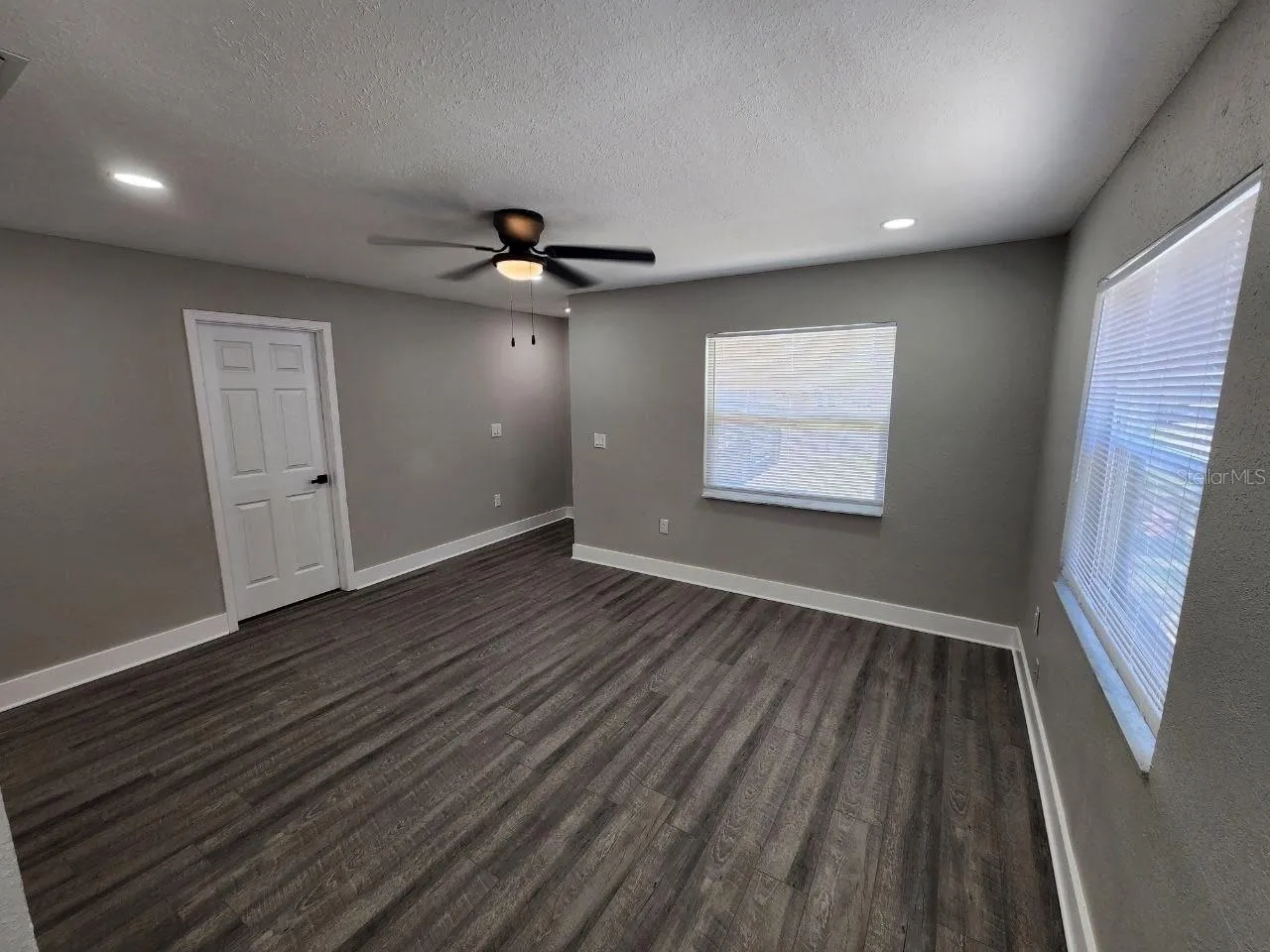 Living Area - Unit 1205