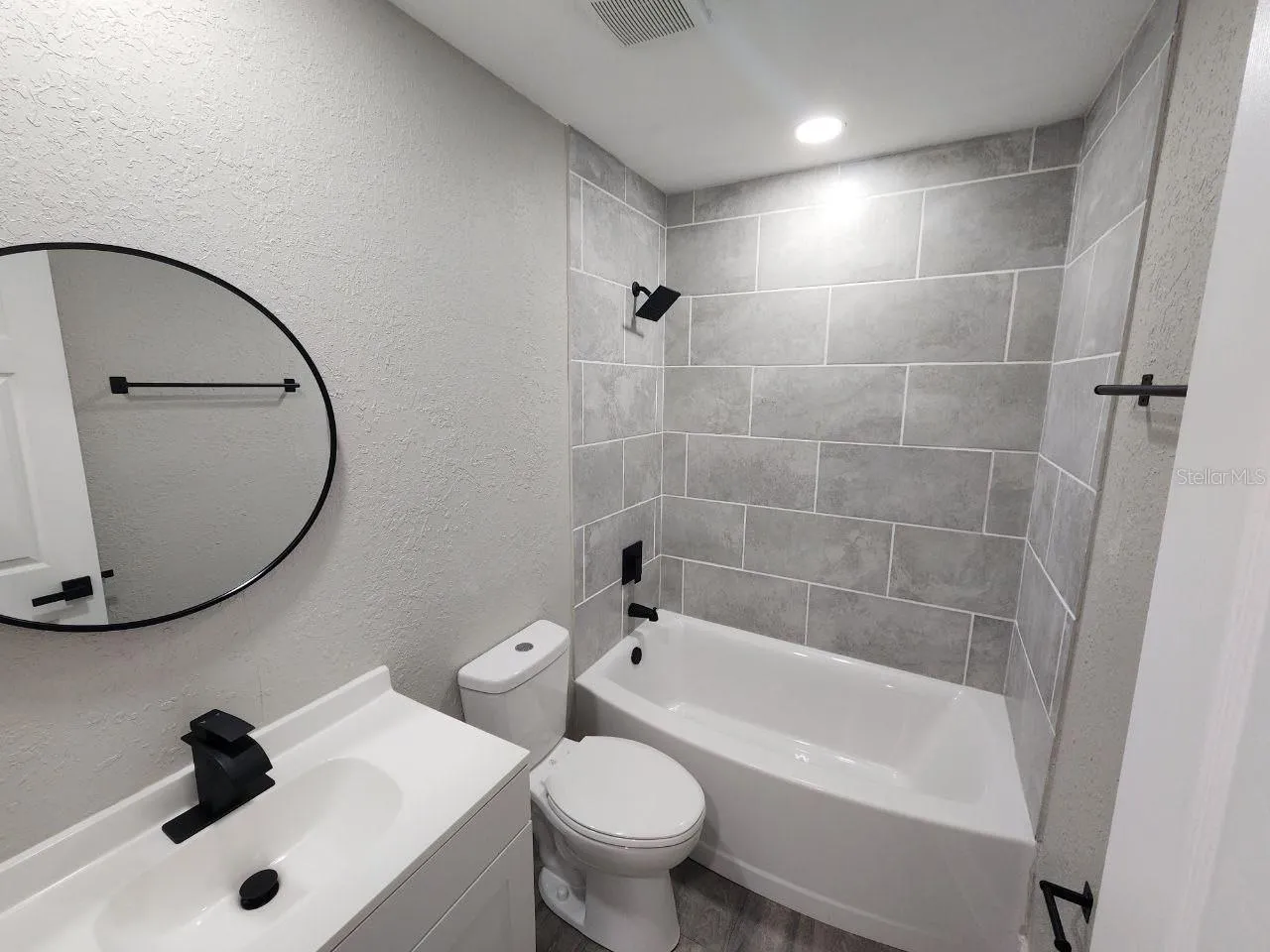 2nd Full Bathroom - Unit 1205