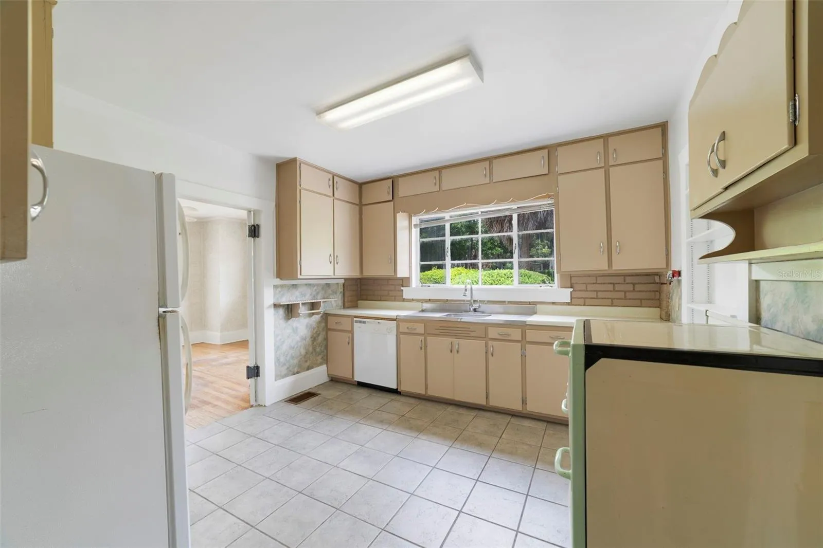 Kitchen (from pantry)