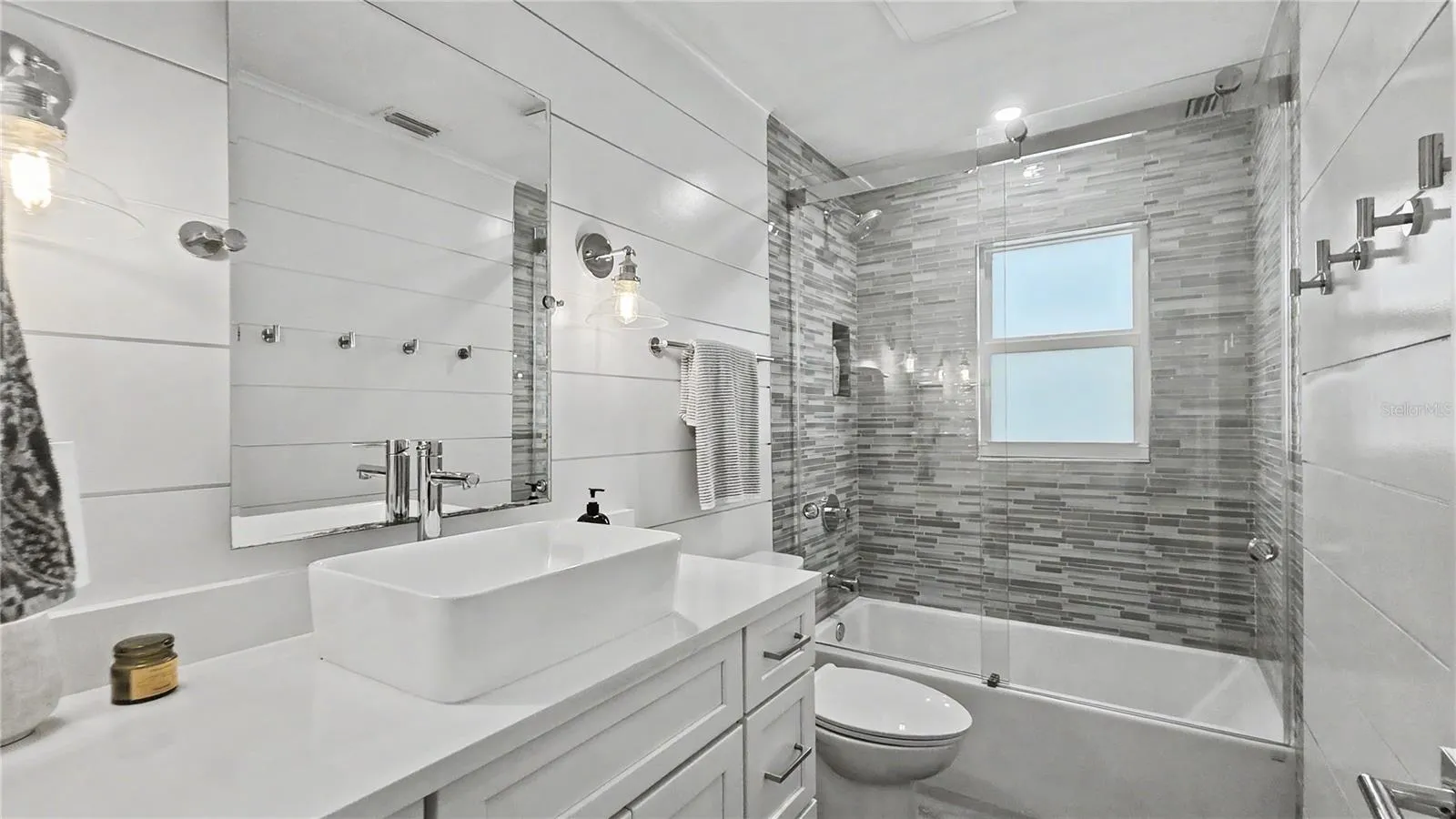 Guest Bathroom 2
