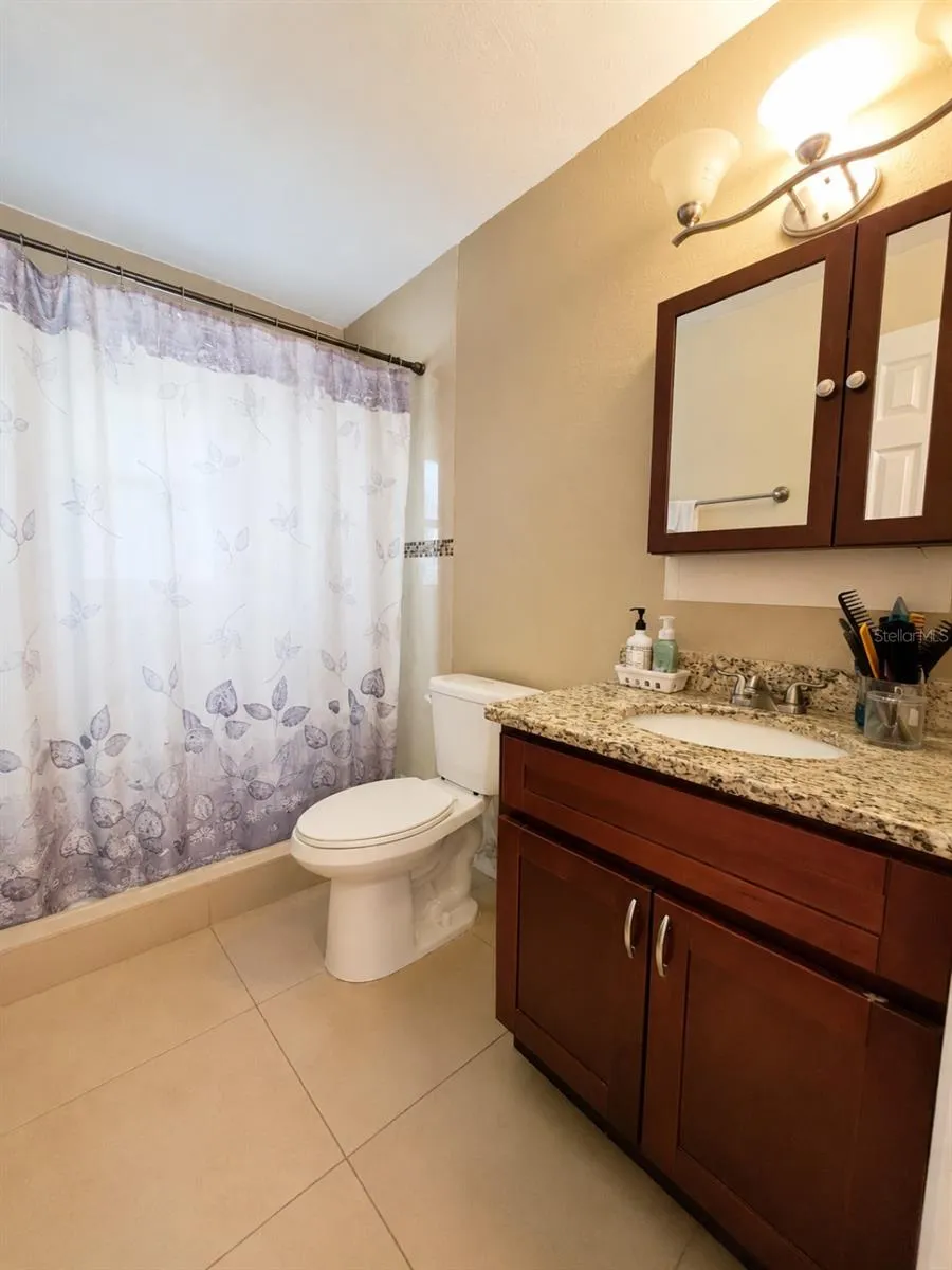 Hallway Full  Bath