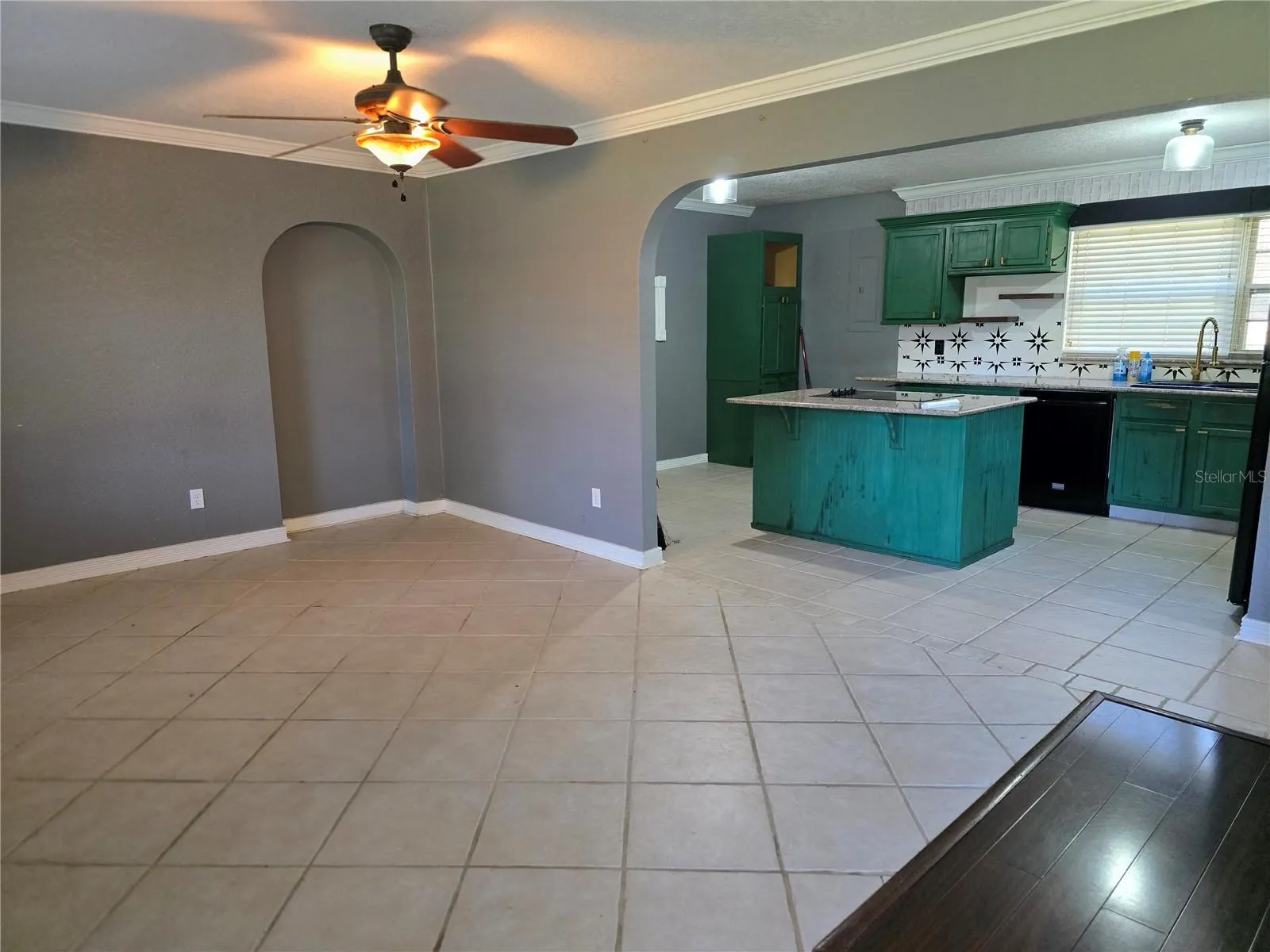 Living ROom 3/2 side