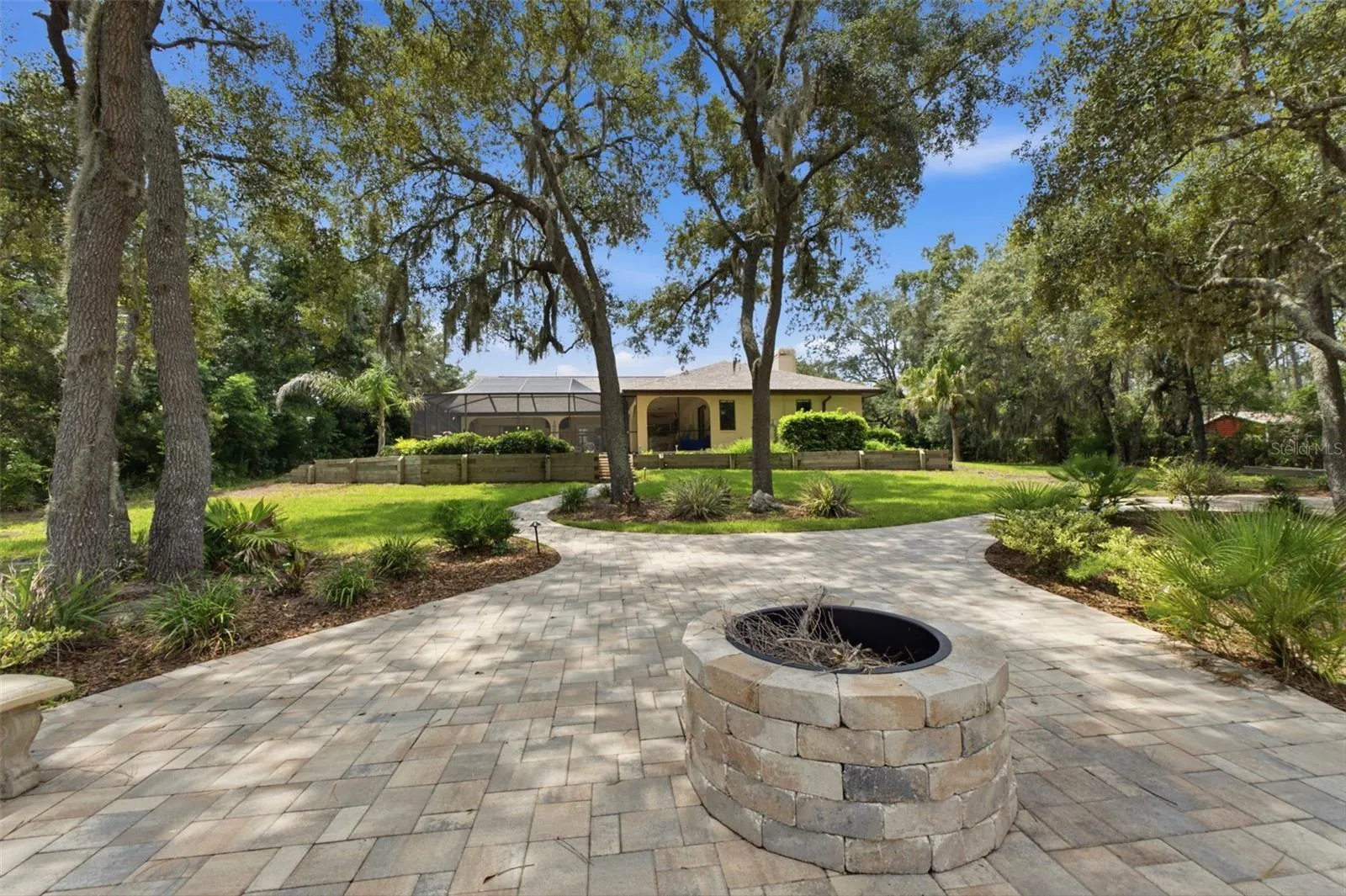Beautiful backyard with firepit