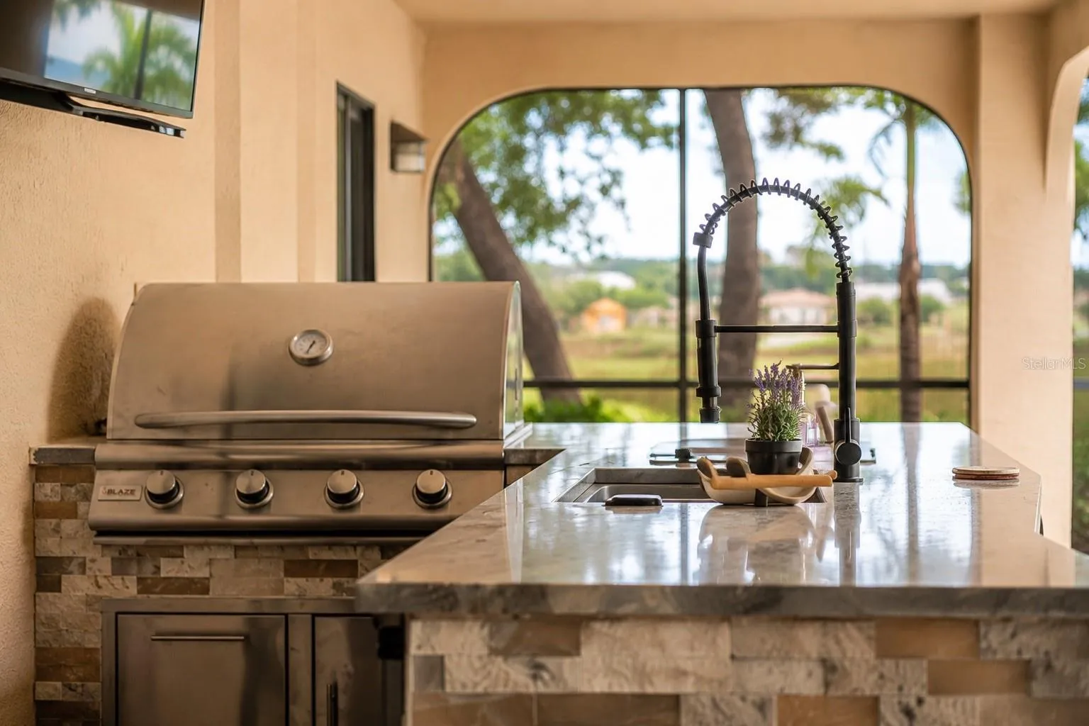 outdoor kitchen