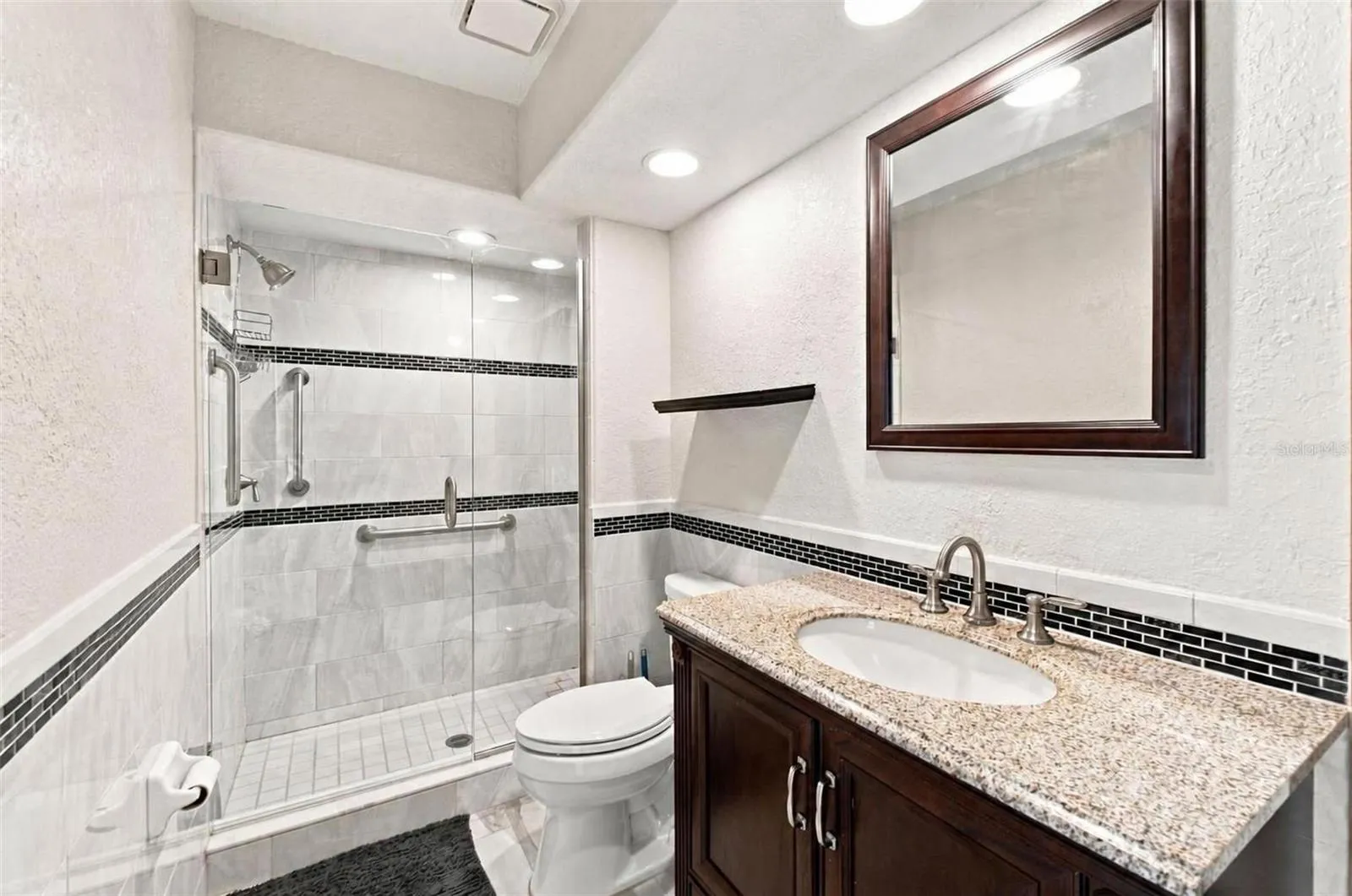 Guest bathroom #1