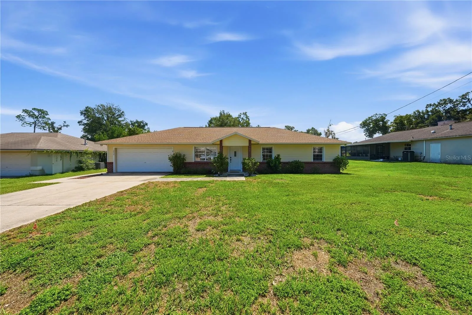 Long driveway provides ample parking