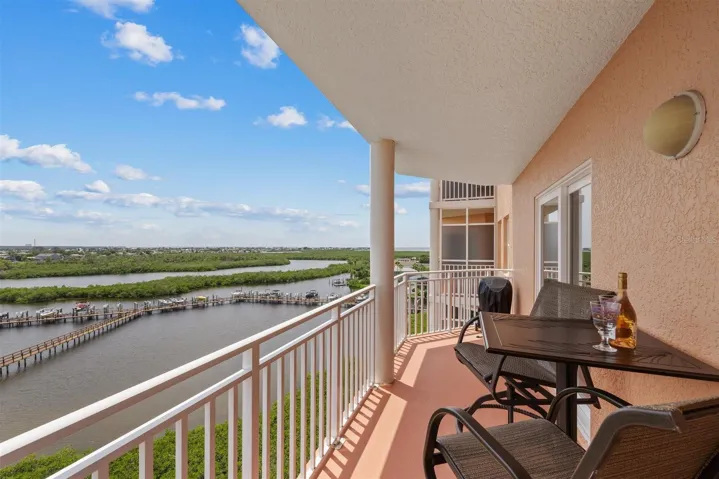 Open air balcony facing SW