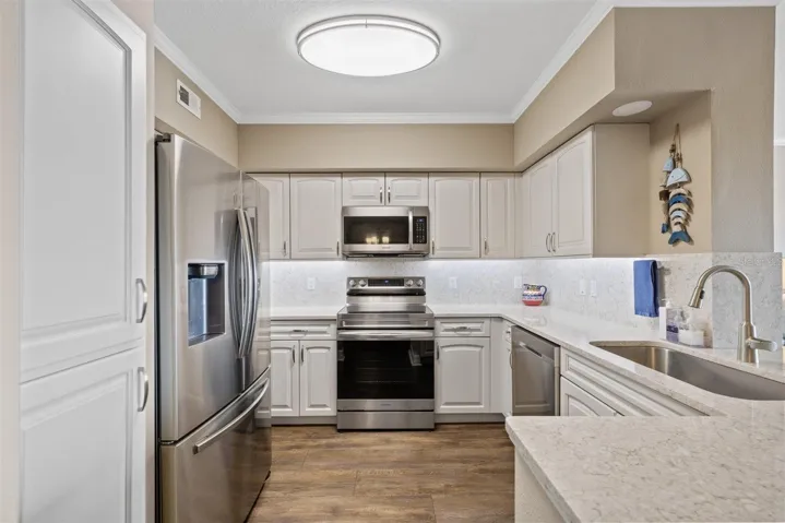 Fully updated kitchen