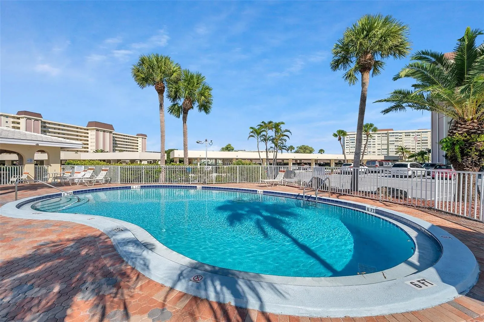 This pool overlooks the Intracoastal.