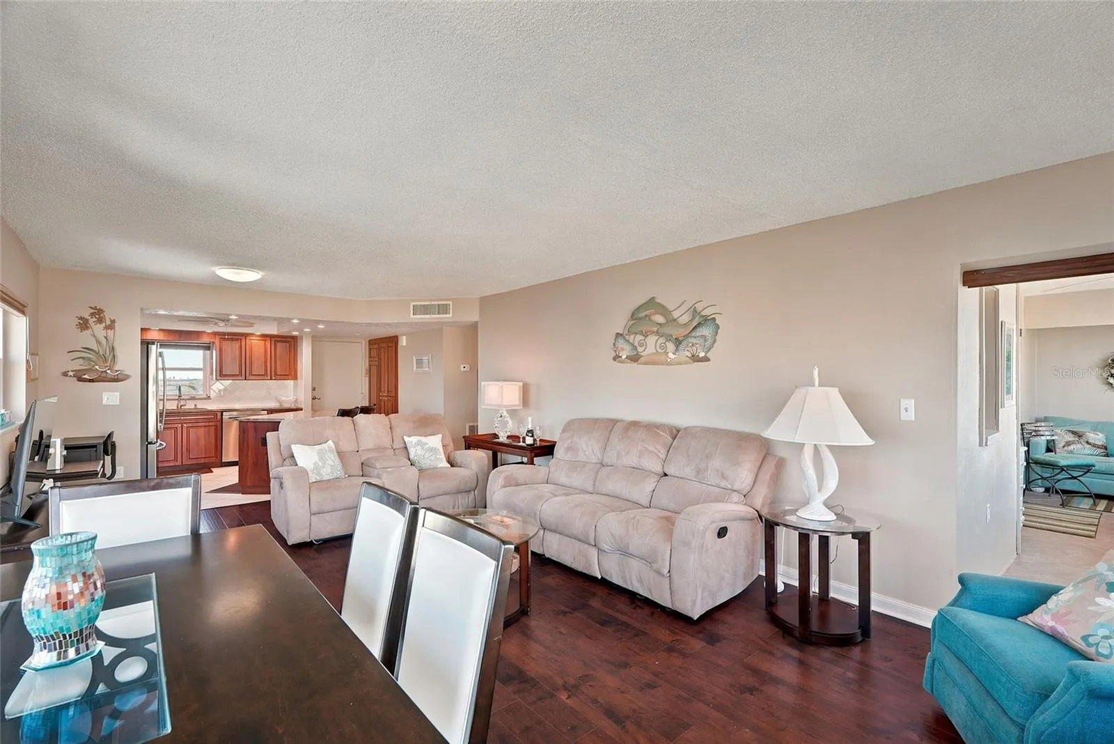 This unit comes furnished.
