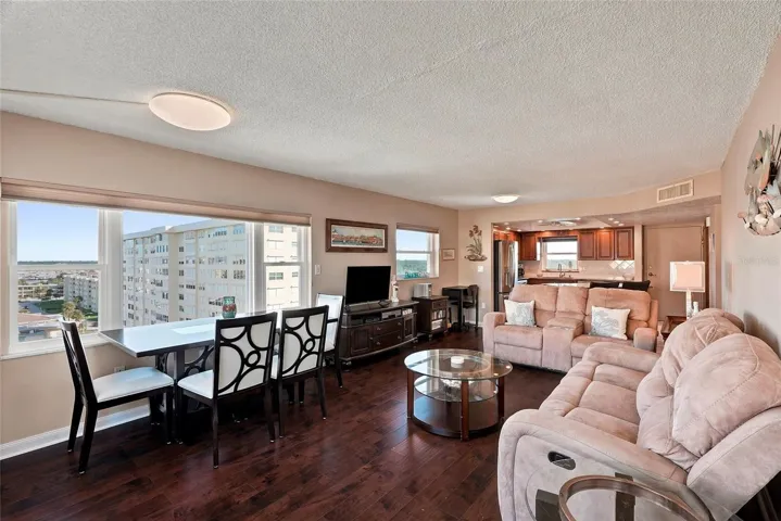 Nothing like a corner unit with extra windows!
