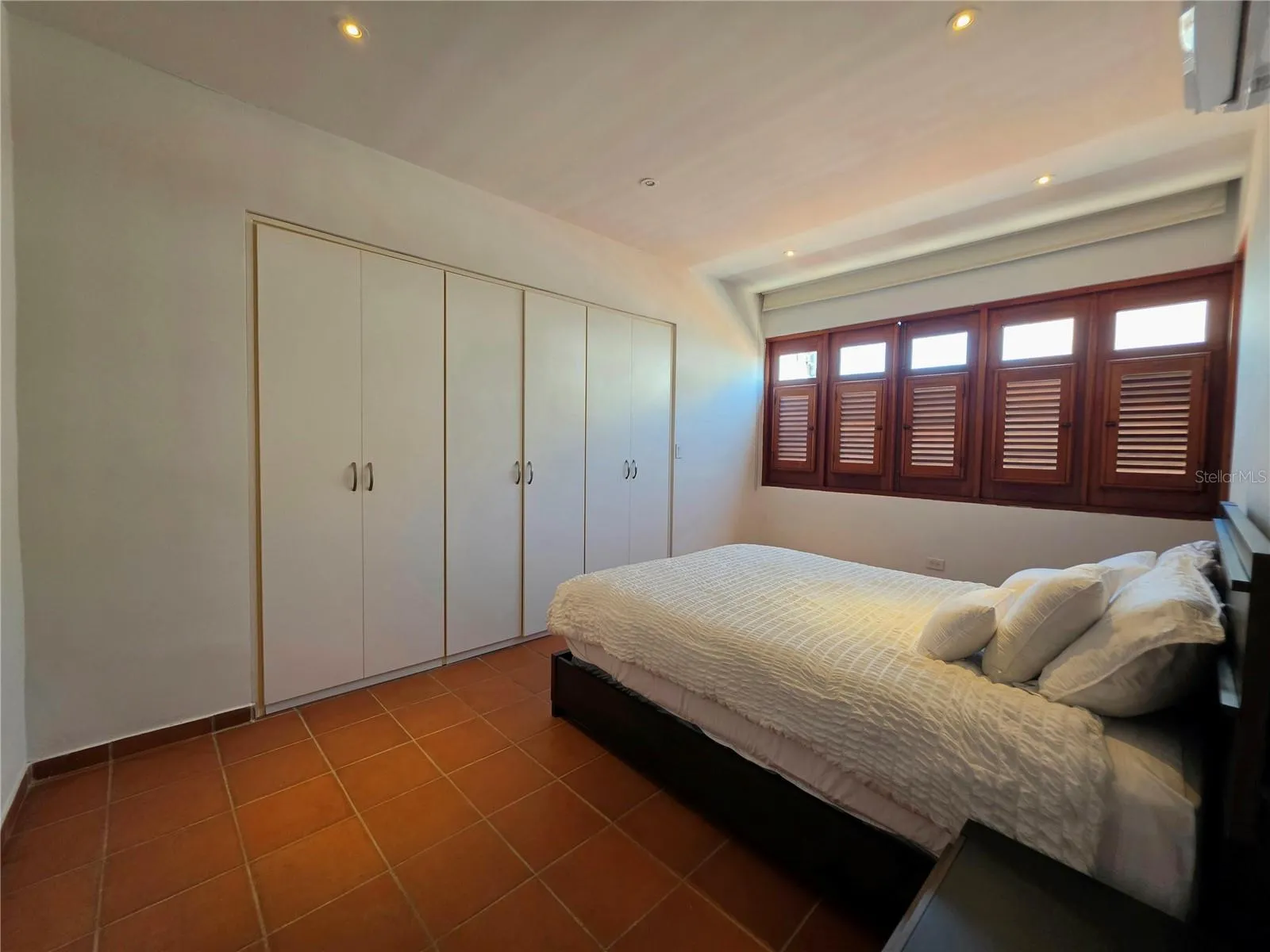 En-suite primary bedroom