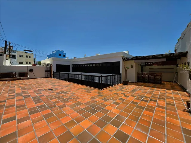 Unit´s 1,367 sq. ft. private terrace