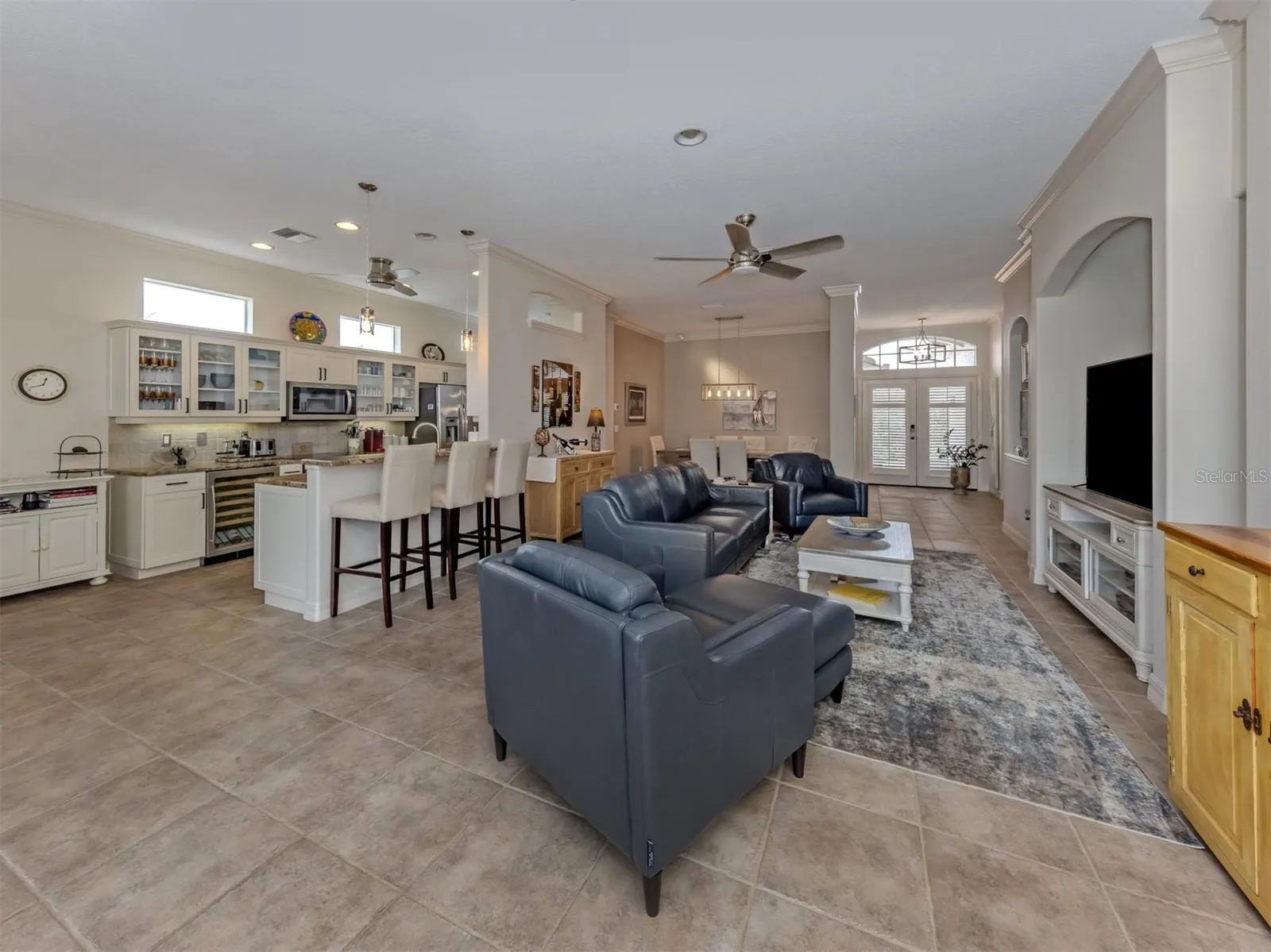 OPEN GREATROOM AND KITCHEN