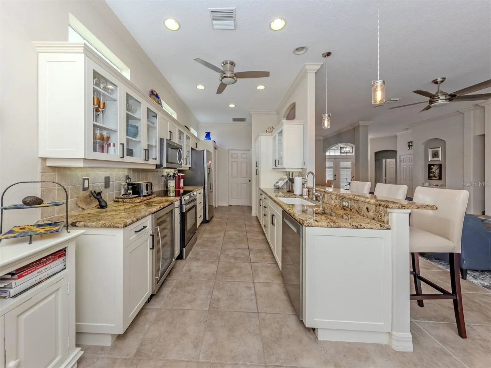 SPACIOUS AND OPEN KITCHEN