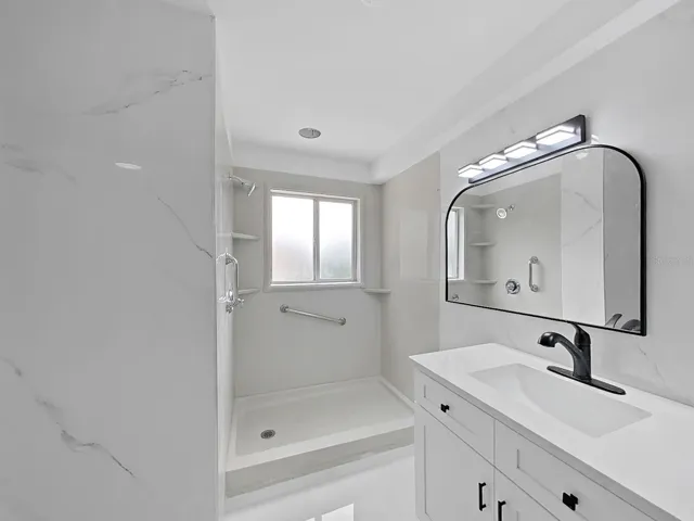 Primary En-Suite Bathroom