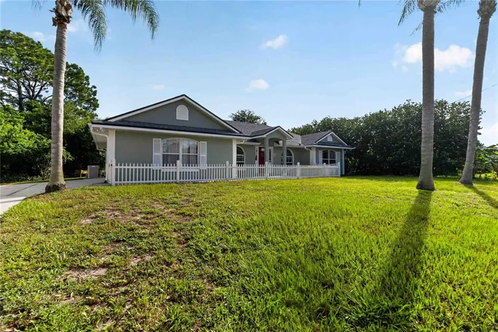 2562 Travida Dr Deltona - 3/2 waterfront - .34 acre