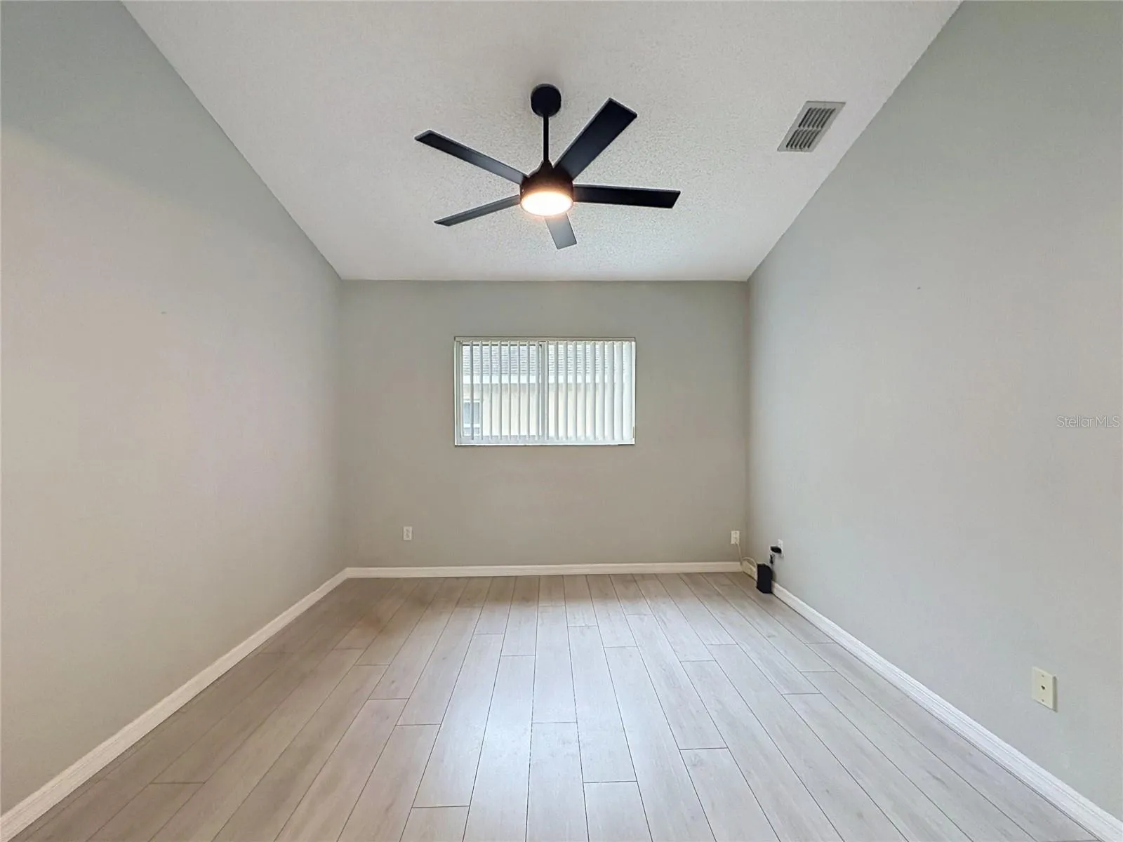 Den/office/3rd bedroom