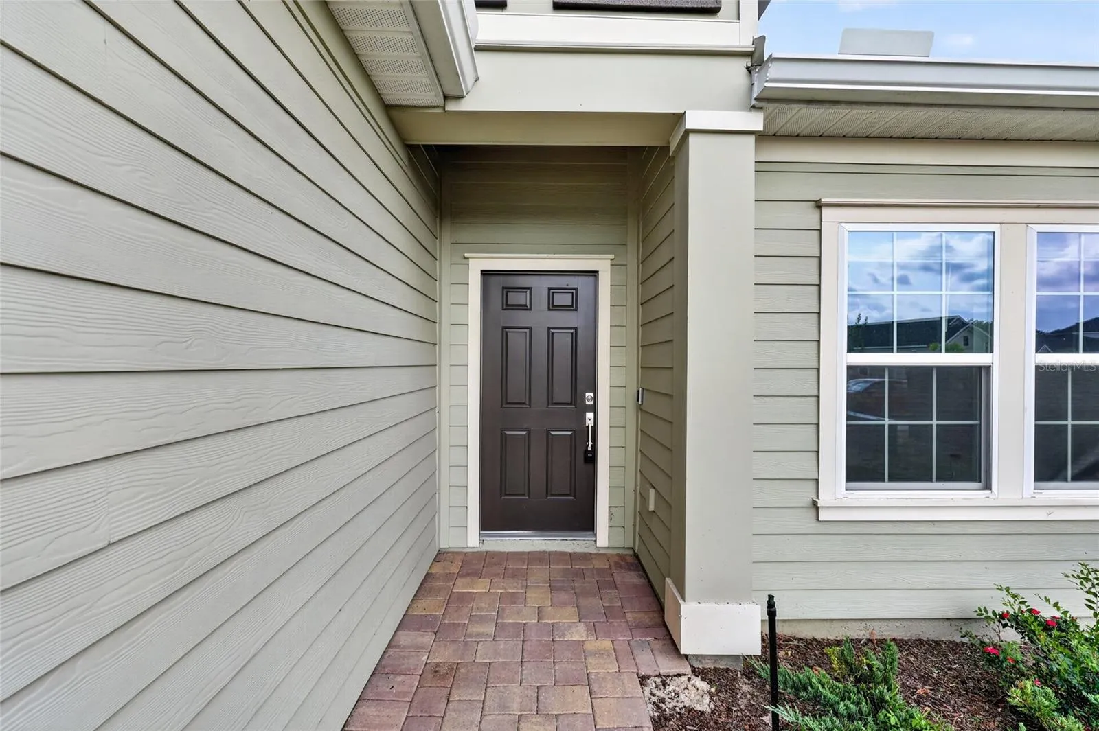 FRONT ENTRYWAY