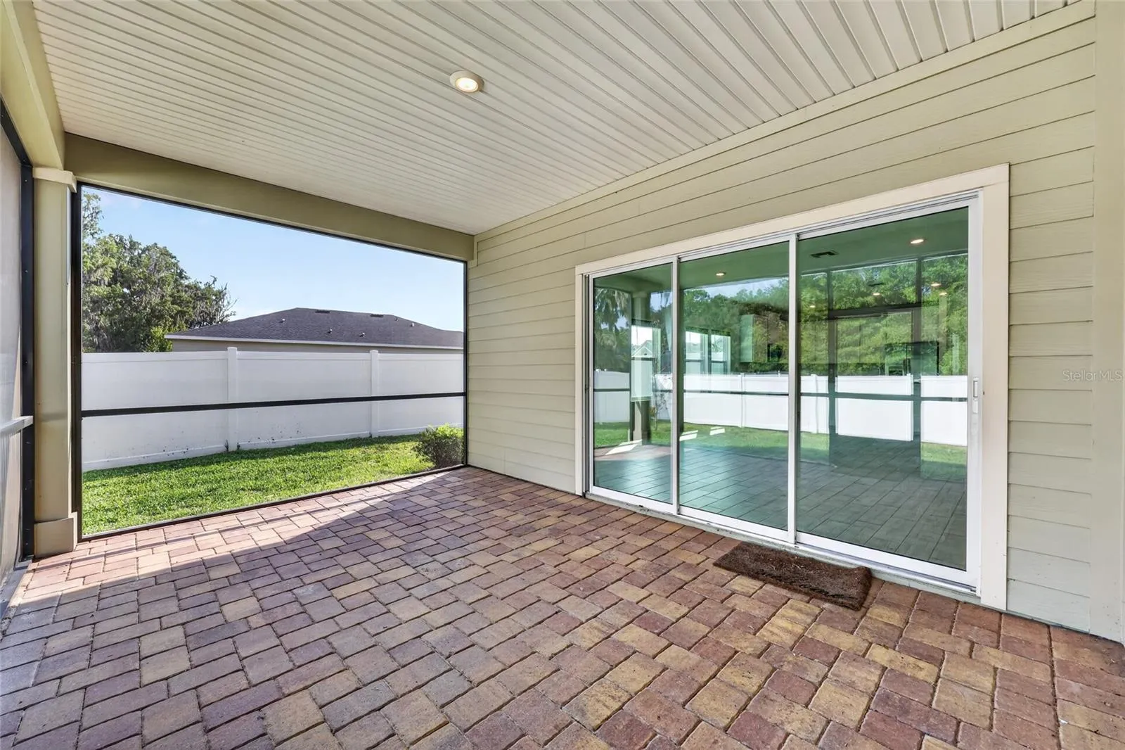 SCREENED IN LANAI