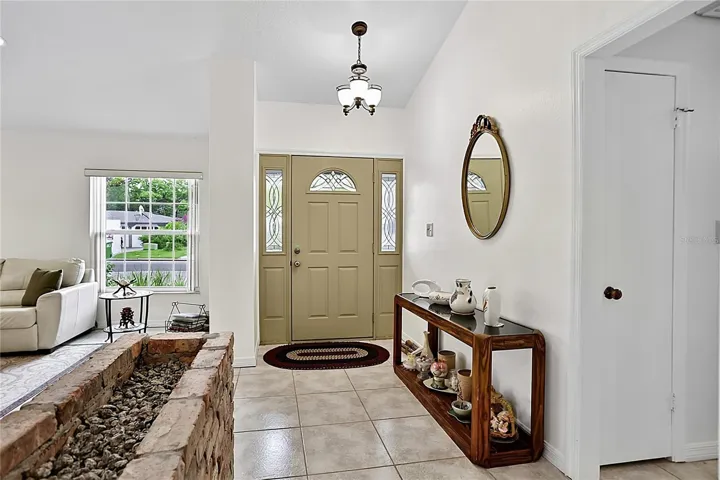 Spacious foyer to welcome your guests and original brick plantar to add character.