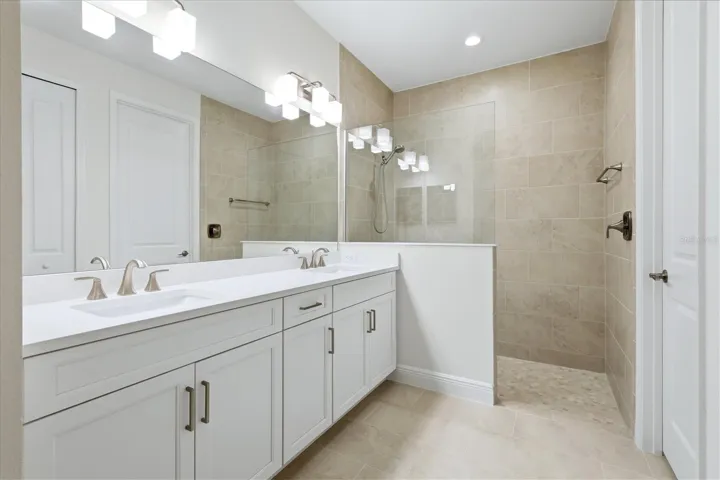 Primary En-Suite Bathroom