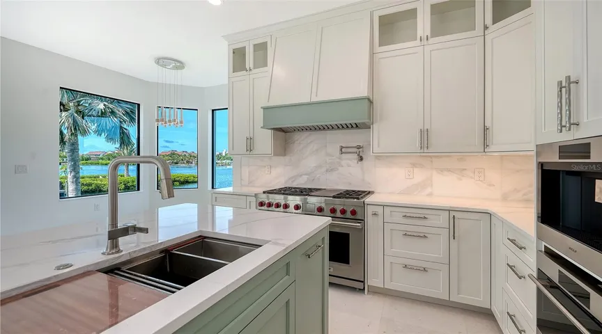 From morning coffee to elegant dinner parties, this thoughtfully designed chef’s kitchen combines premium craftsmanship, top-tier appliances, and timeless coastal sophistication to create the true heart of the home.