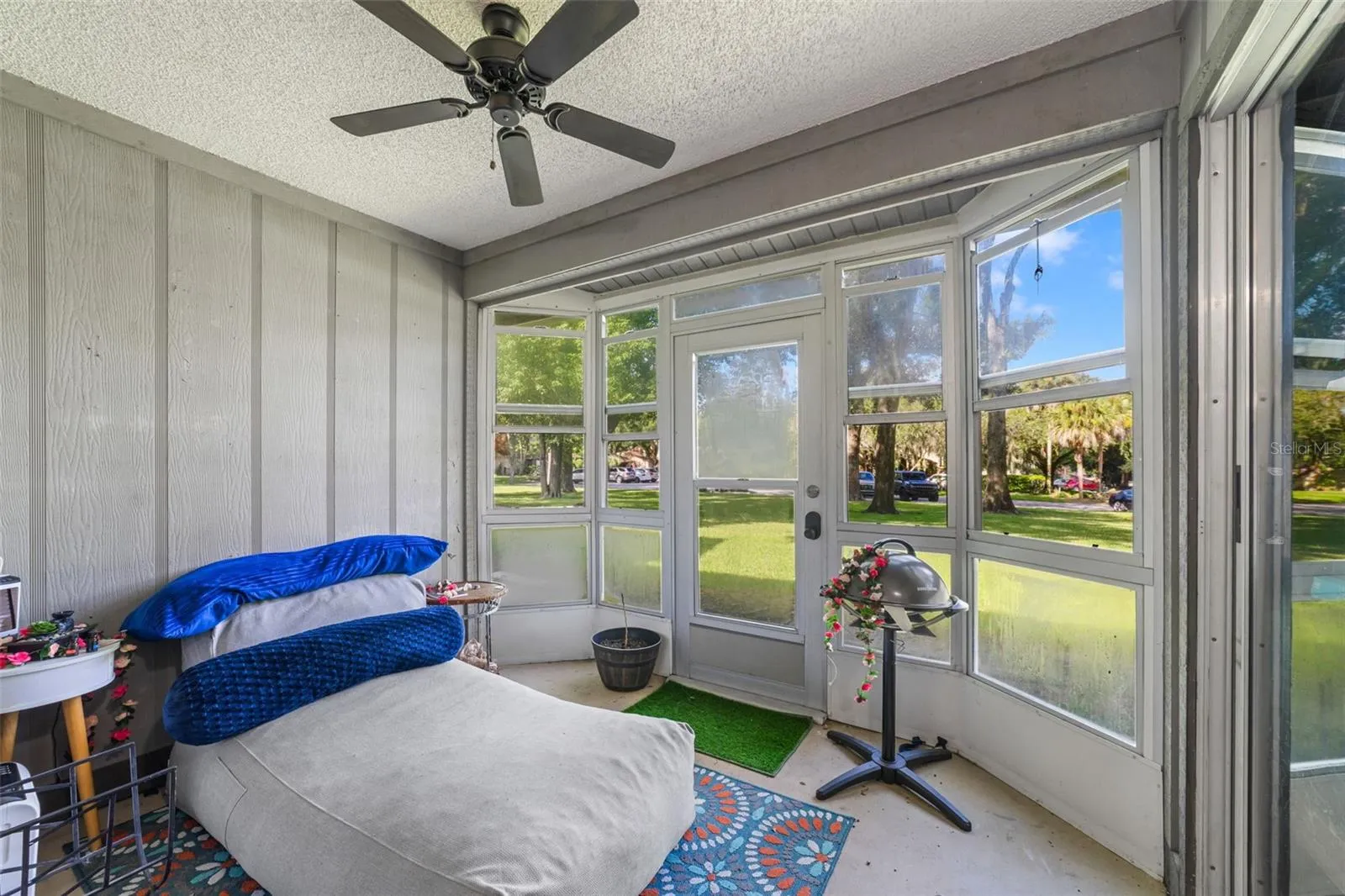 Lovely screened in porch. Perfect for relaxing!