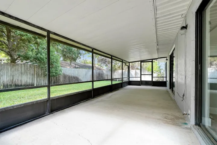Screen porch