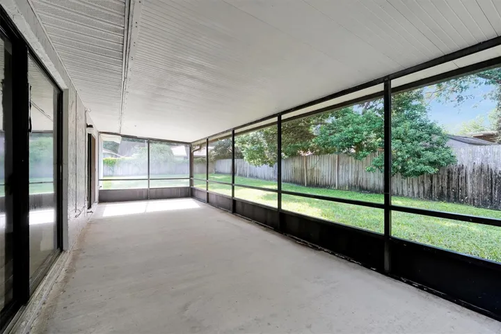 Screen porch