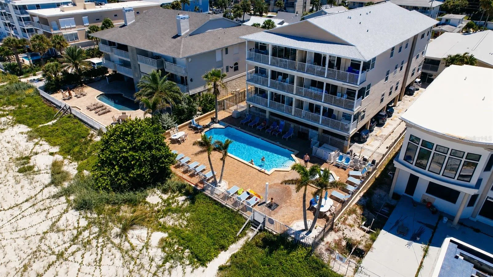 Community Pool and Jacuzzi
