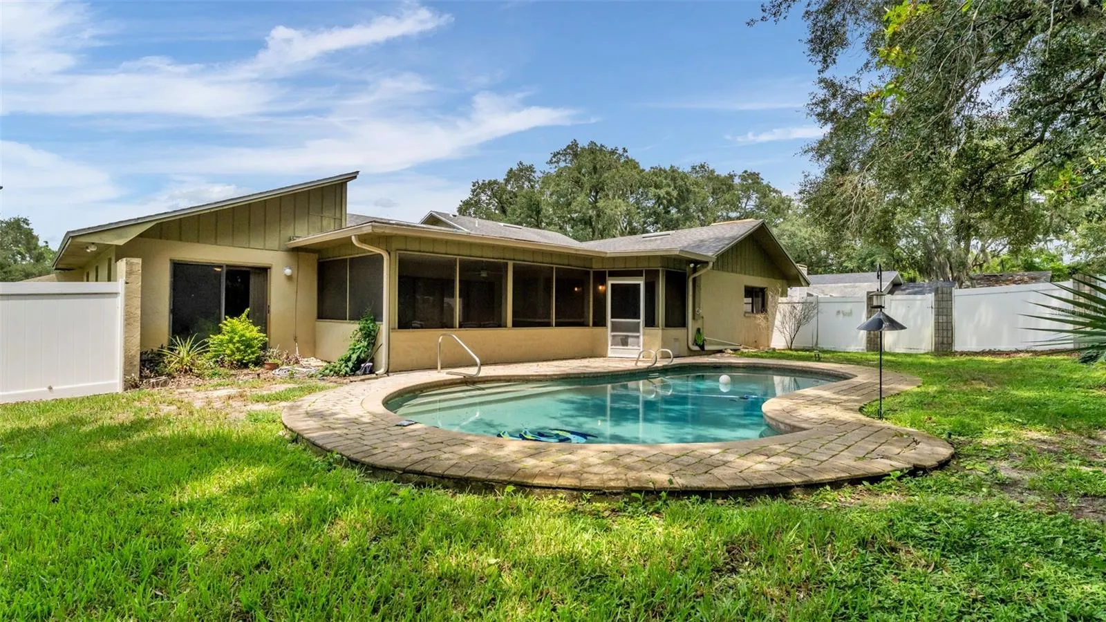 717 Woodhill Dr, Lakeland, Florida 33813 — photo 3
