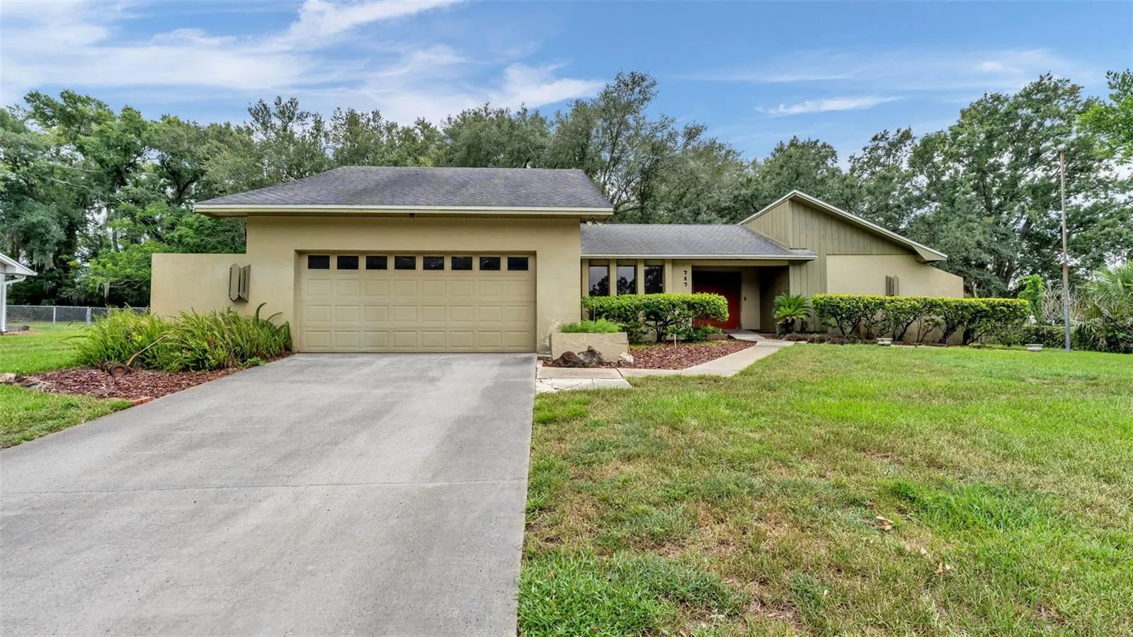 717 Woodhill Dr, Lakeland, Florida 33813 — photo 2