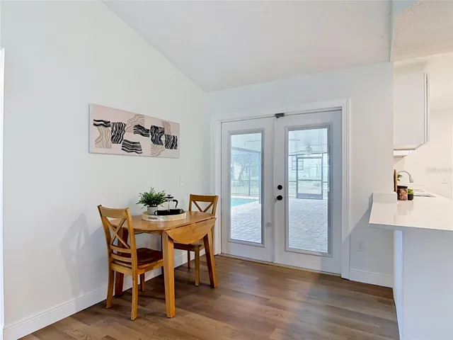 Eat-In Kitchen