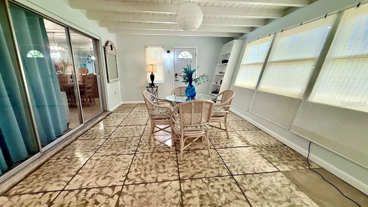 Florida room w/air conditioning