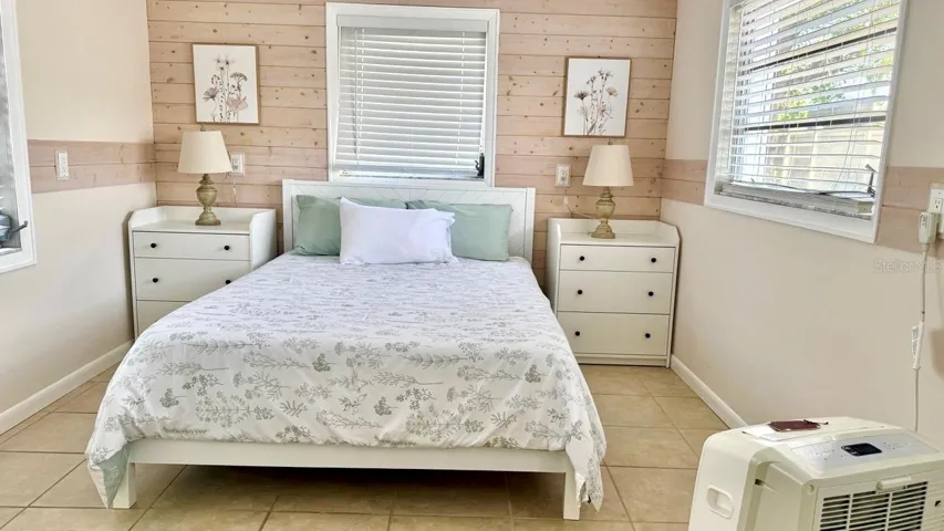 Guest suite bedroom