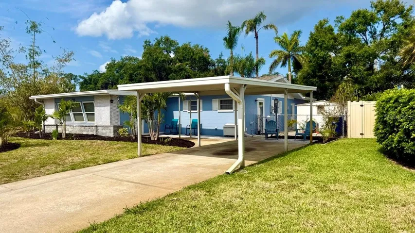 Front entrance w/carport