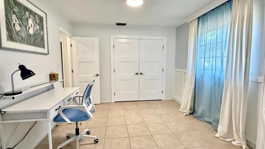 Office/Nursery/Sitting area ajacent to bedrrom
